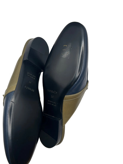 Hermès Oz mules in leather with a
Kelly buckle