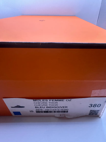 Hermès Oz mules in leather with a
Kelly buckle