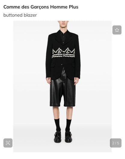 Comme des Garçons Homme
Plus for Men buttoned blazer
Black- Medium