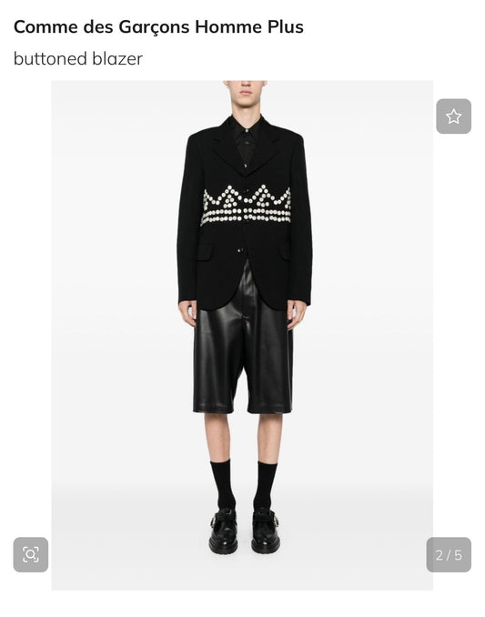 Comme des Garçons Homme
Plus for Men buttoned blazer
Black- Medium