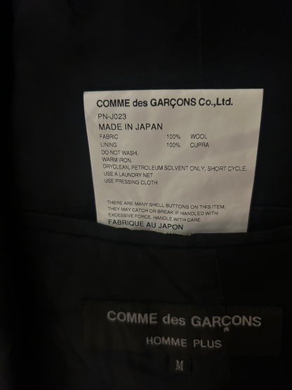 Comme des Garçons Homme
Plus for Men buttoned blazer
Black- Medium