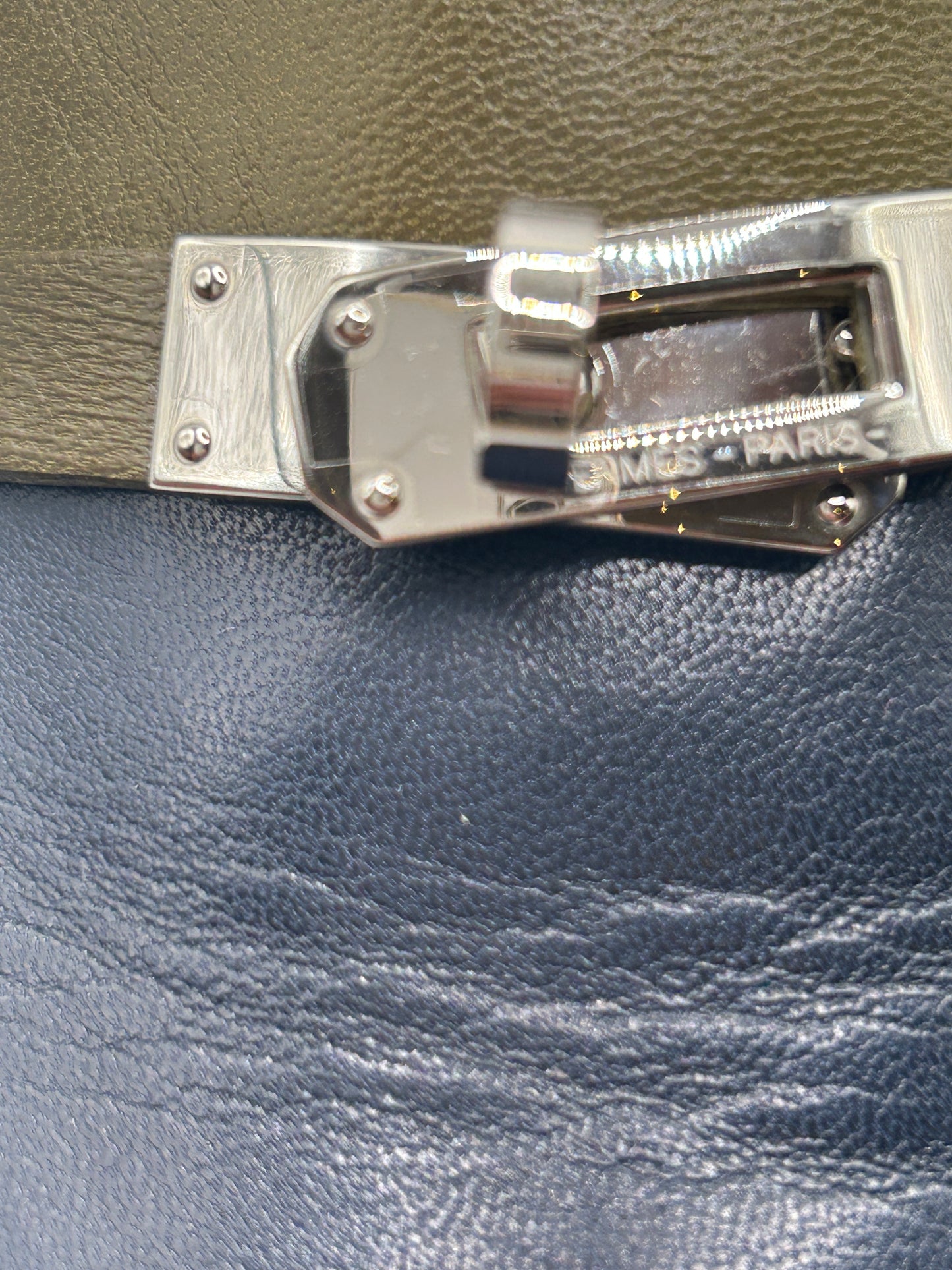 Hermès Oz mules in leather with a
Kelly buckle