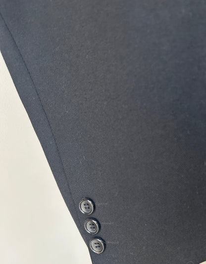 Comme des Garçons Homme
Plus for Men buttoned blazer
Black- Medium