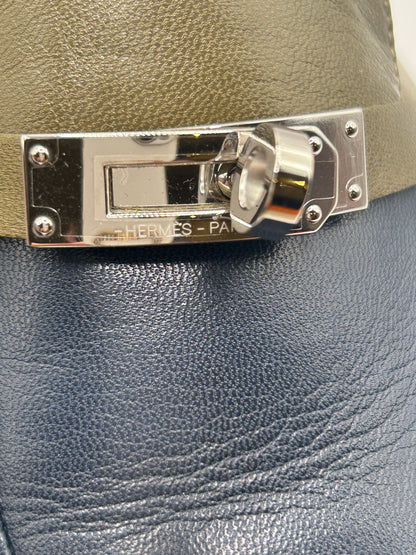 Hermès Oz mules in leather with a
Kelly buckle