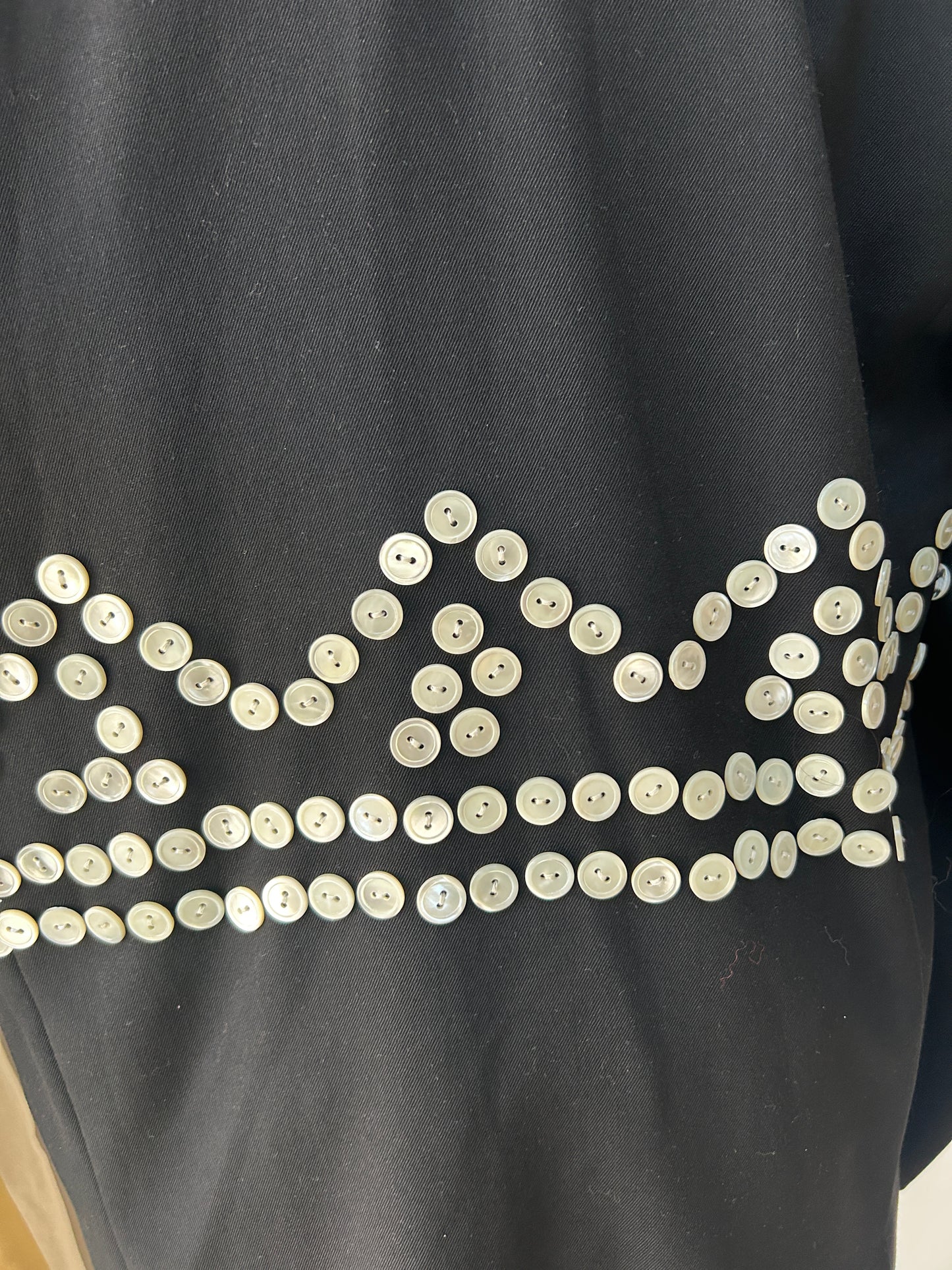 Comme des Garçons Homme
Plus for Men buttoned blazer
Black- Medium