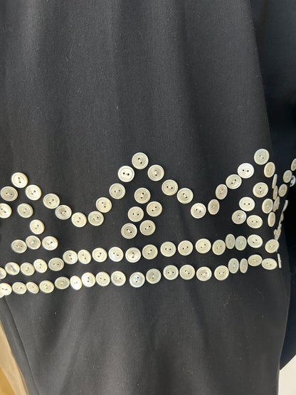 Comme des Garçons Homme
Plus for Men buttoned blazer
Black- Medium