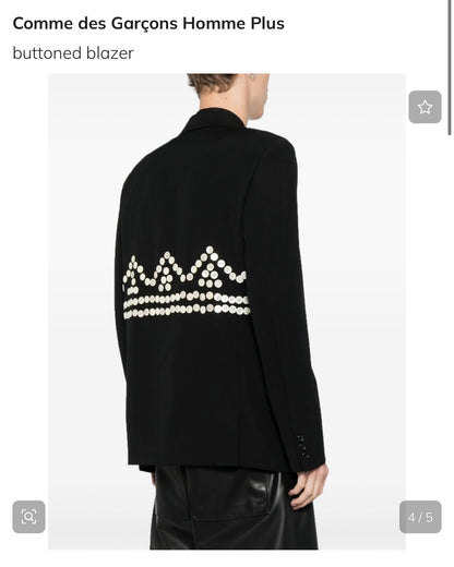 Comme des Garçons Homme
Plus for Men buttoned blazer
Black- Medium